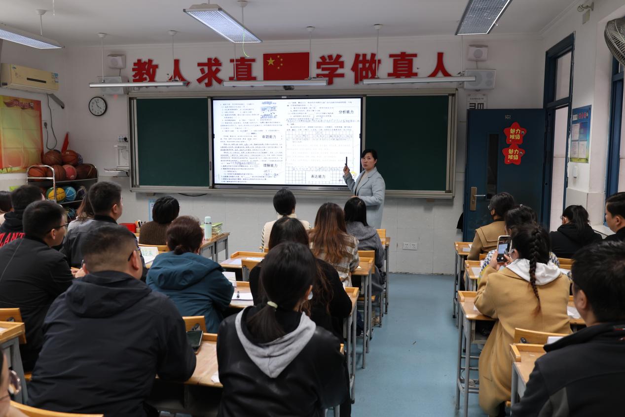 11.22家长会_html_m517f7159.jpg