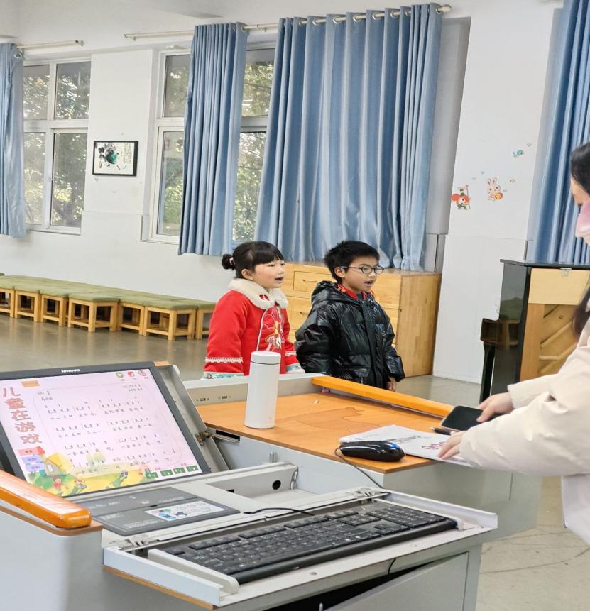 瑞蛇舞新春二年级无纸化测评报道 _html_m70d10219.jpg