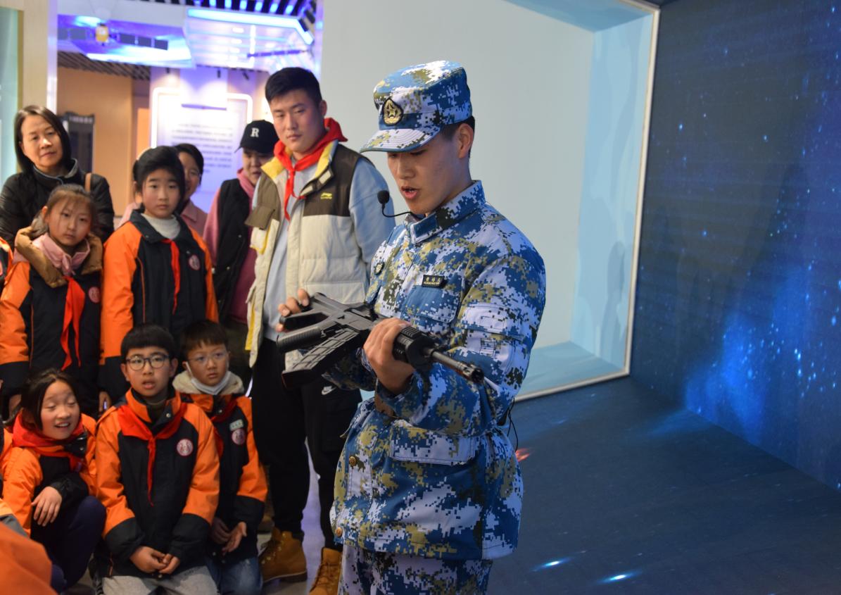 童心系国防 共筑强国梦_html_m10583249.jpg
