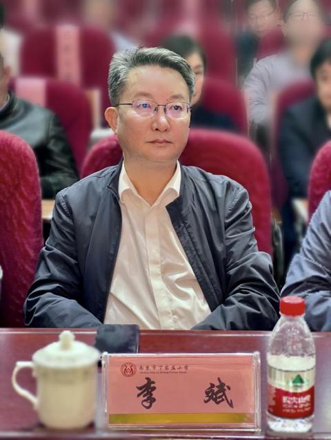 弘扬教育家精神 培育新时代大先生_html_m6d316d87.jpg