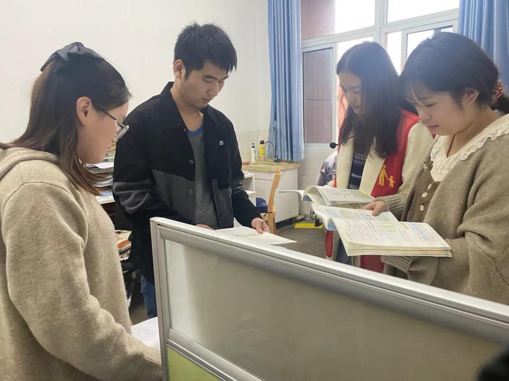 数学集体备课报道_html_m7fe64754.jpg