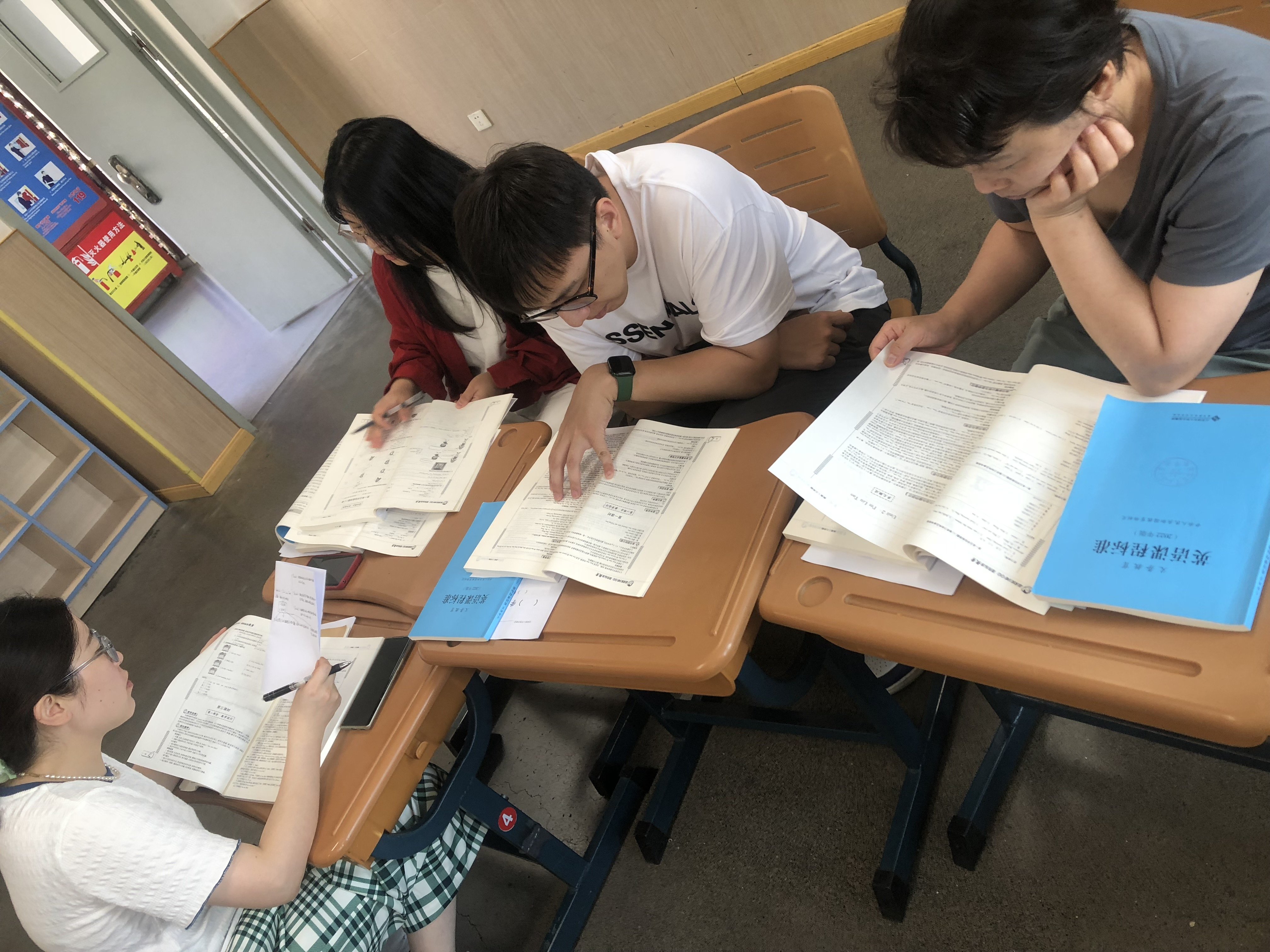 开学英语教研会报道_html_6c75836b.jpg