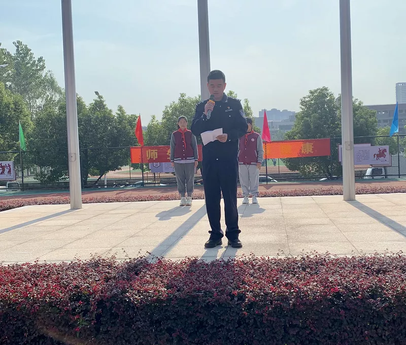 【丁香汉声·学生成长营】“宪”给你，最好的保护！(1)_html_m553d98b4.png
