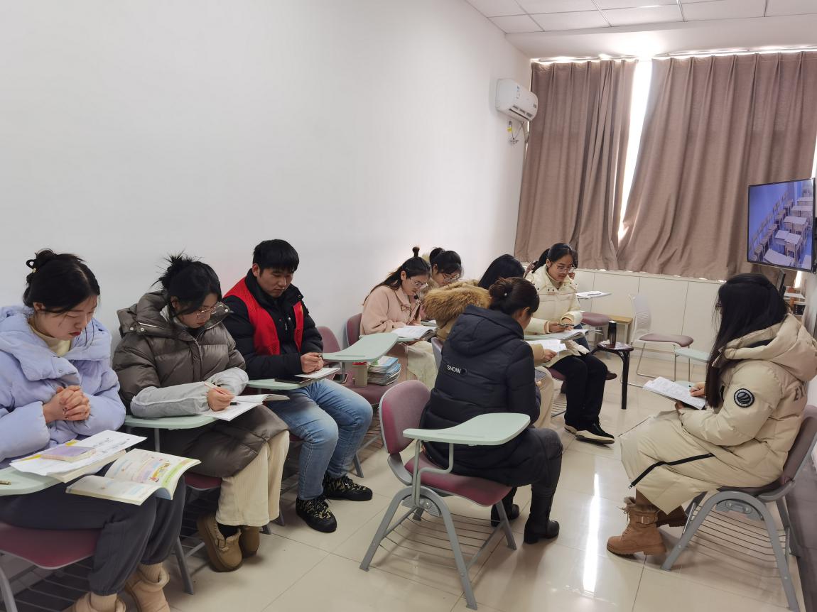 数学组中高段教研报道_html_m7b2d0221.jpg