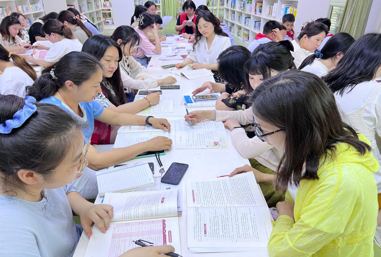 凝聚智慧，筑梦前行_html_m76038f0f.jpg