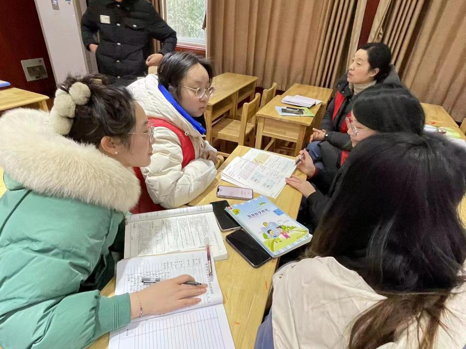 凝聚集体智慧打造理想课堂_html_29974c6a.jpg