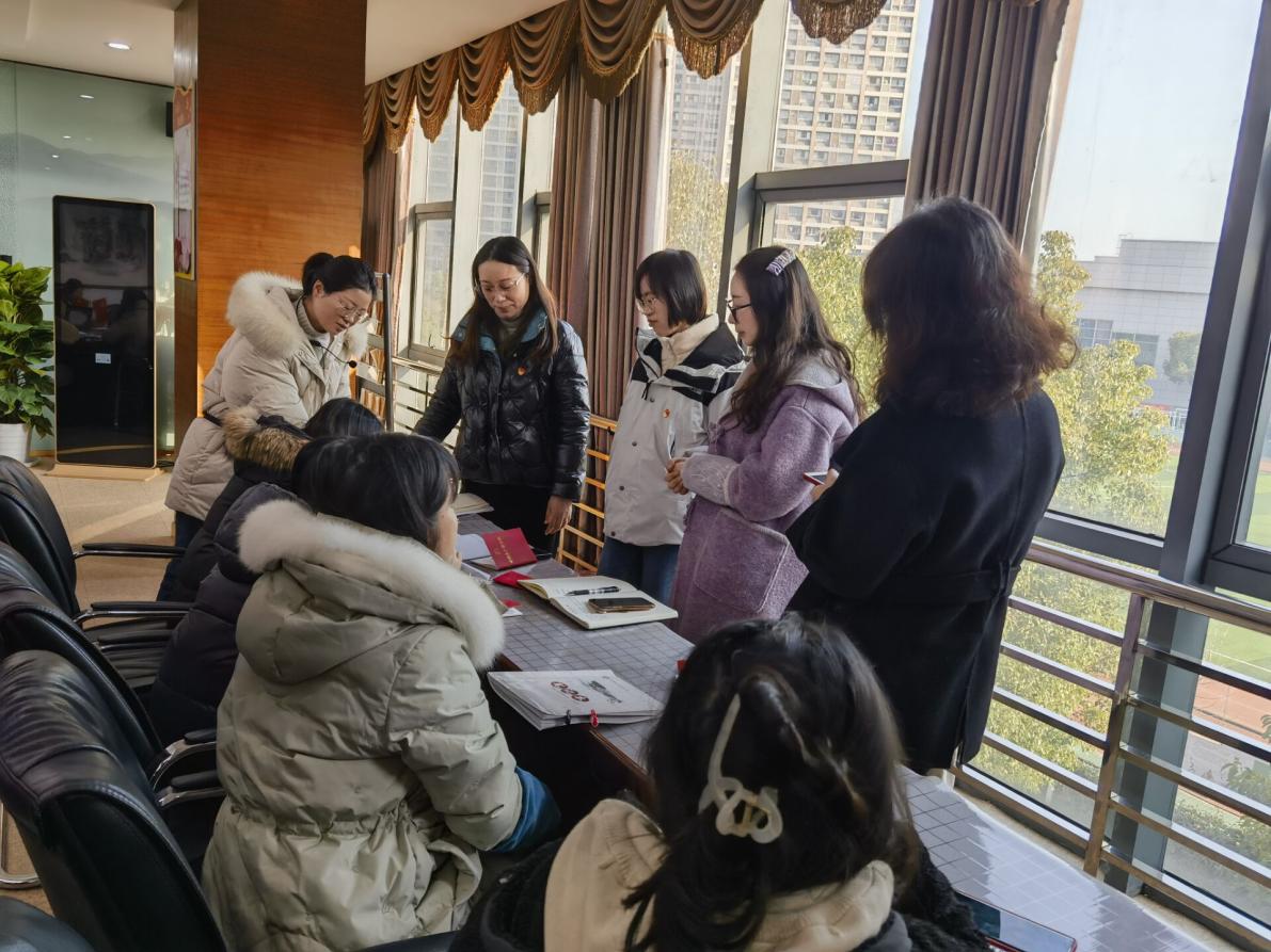 【丁香汉声】强信念 跟党走——中共南京市丁家庄小学党支部2022年度组织生活会暨民主评议党员大会_html_4e6e37d.jpg