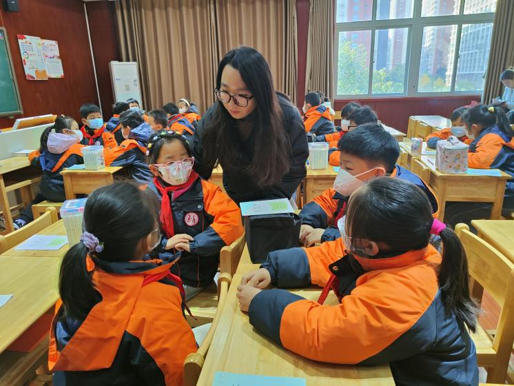 与榜样同行——陈欣怡_html_430ced27.jpg