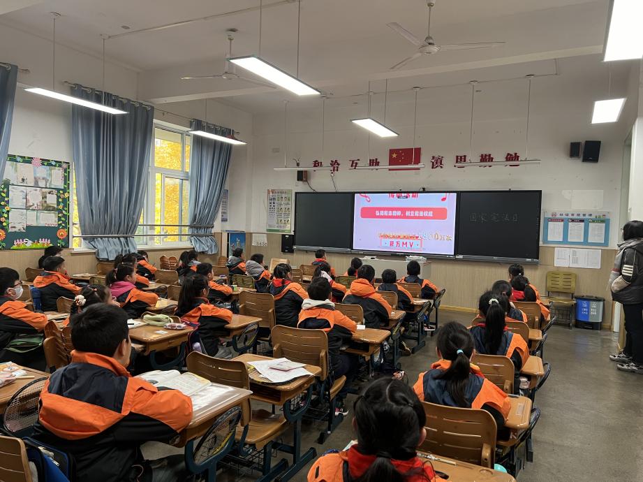【丁香汉声·学生成长营】弘扬宪法精神，构建和谐校园(1)_html_47a26cc3.jpg