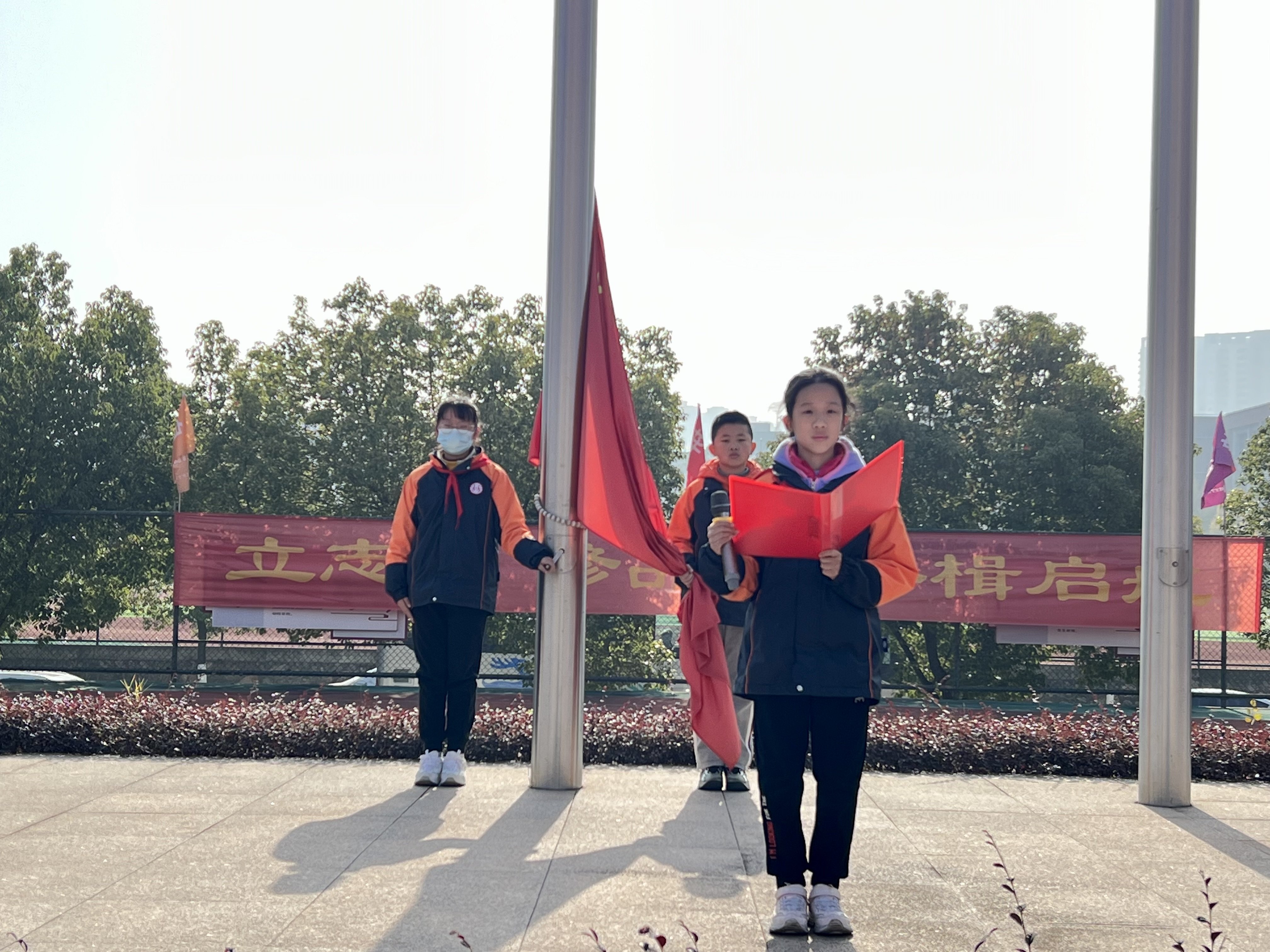 垃圾分类 环保“童”行_html_7e3cba90.jpg