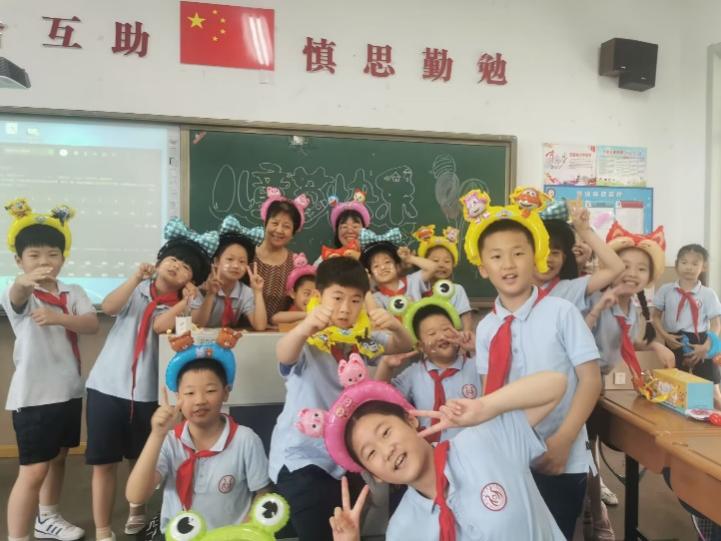 与榜样同行——居加一_html_c5ec7cb.jpg