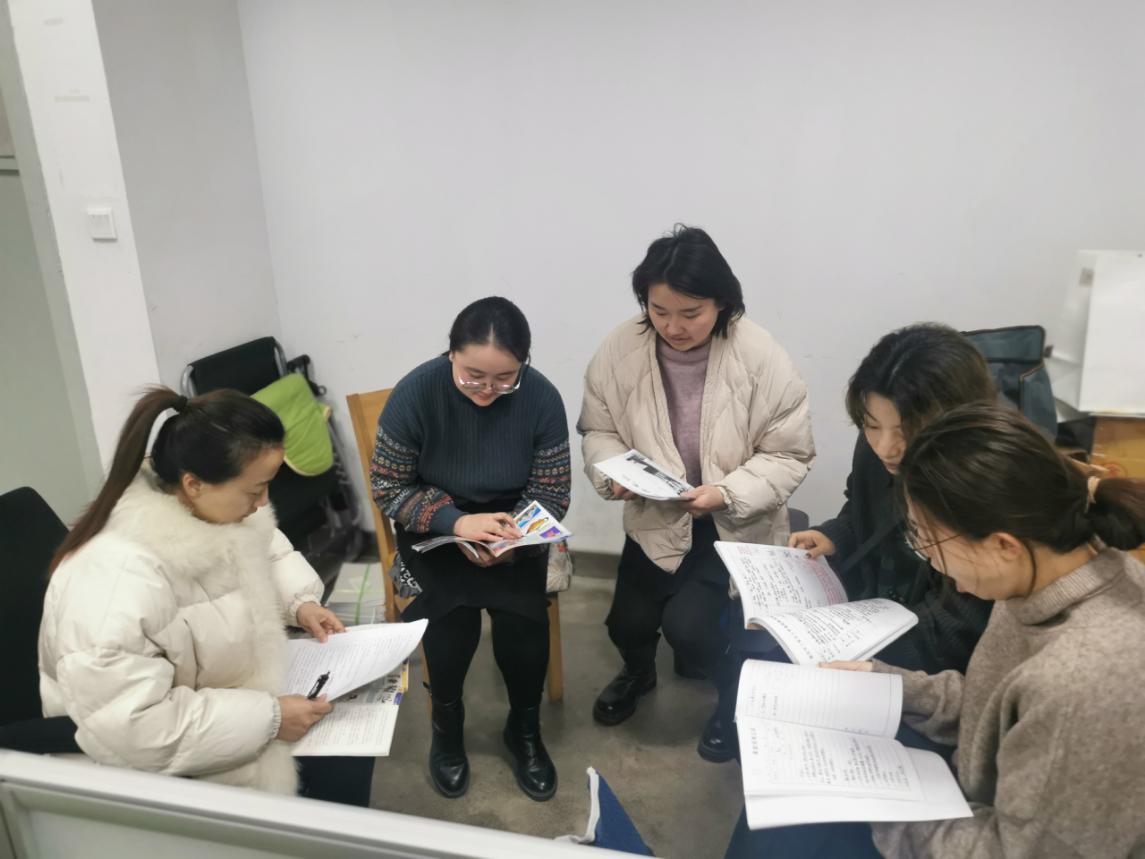 美术组备课活动报道_html_m7eda3fef.jpg