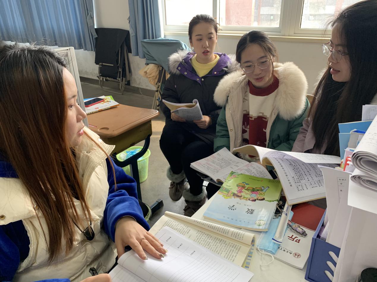 同教研，促成长——记丁家庄小学综劳组第一次教研活动_html_m46da7e9d.jpg