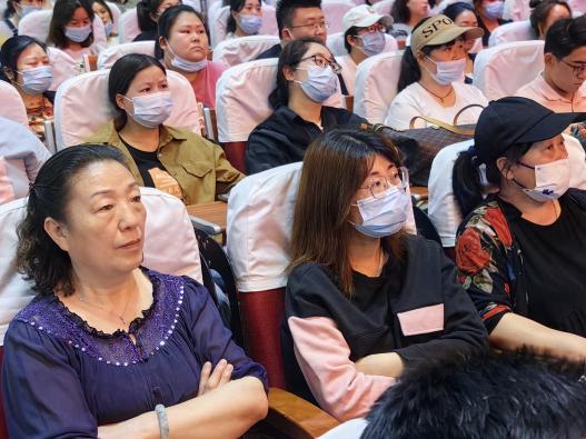 居加一-【丁香汉声·家长成长营】不做“低头族”，培养好习惯——丁小一年级家长学堂活动2023.5.15_html_m94ef6bb.jpg