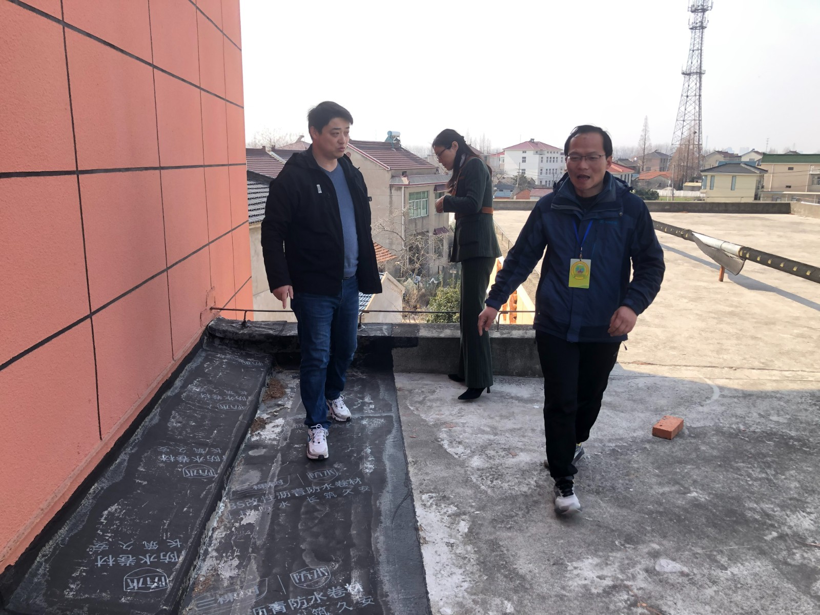 2023年3月3日中桥小学开展3月份校园安全及汛前校舍风险隐患排查