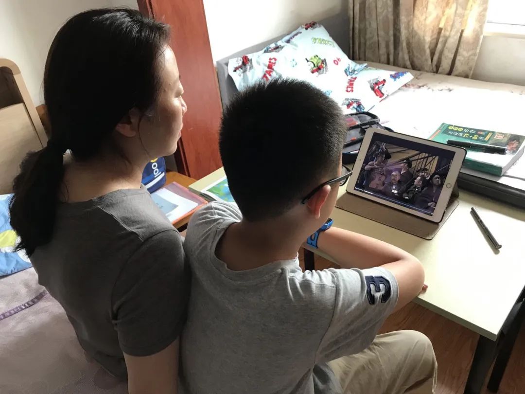 《书院紫金》亲子互动，体味科趣 ——记紫金小学 “光影童行 ”亲子电影课程 第十期（一）