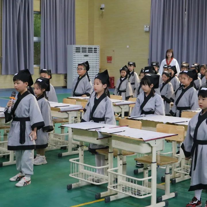 入学仪式_html_6d01924d.jpg