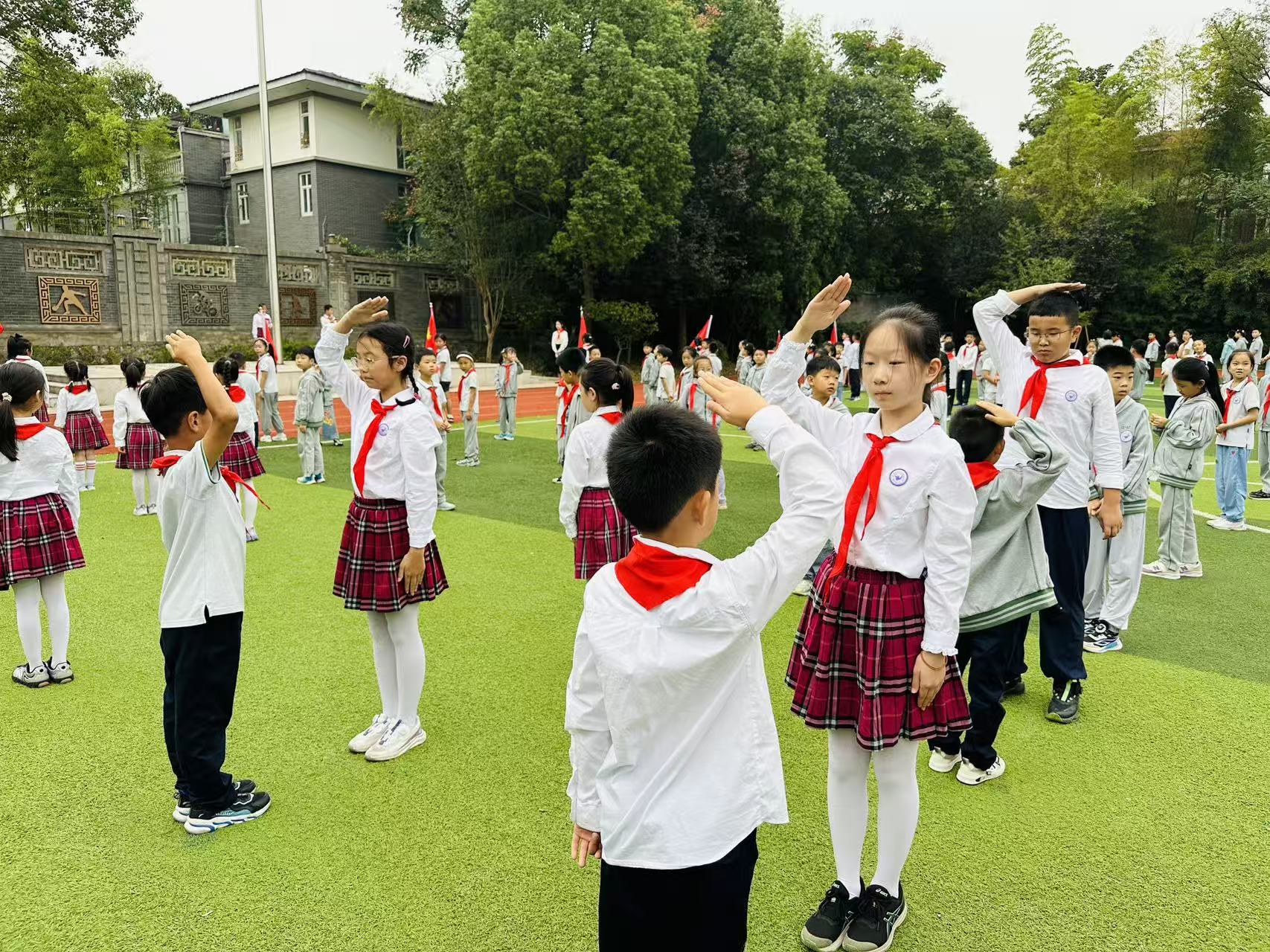 【书院紫金】争做新时代好队员——记紫金小学二年级入队仪式_html_m142ed0ed.jpg