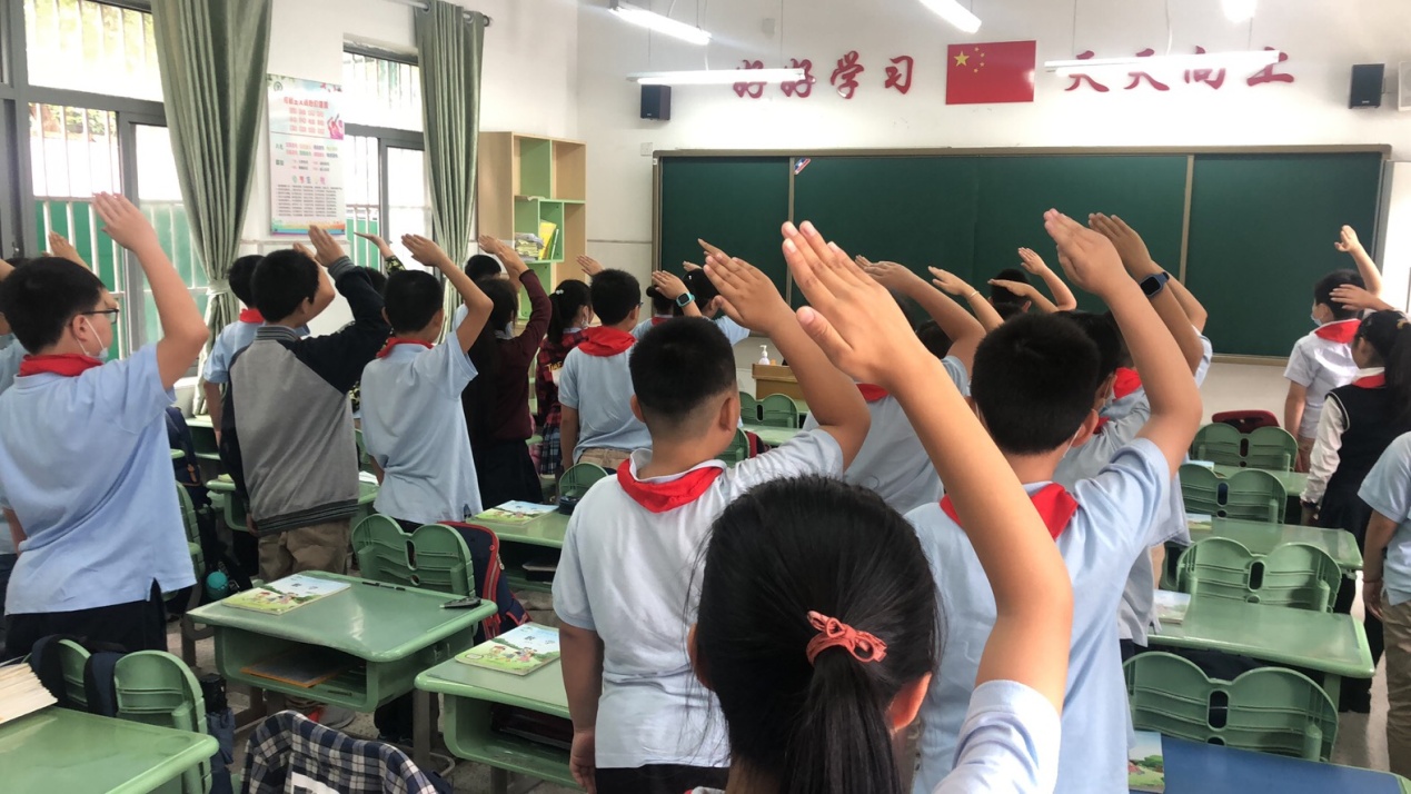 升旗仪式新闻报道_html_m6d8eac06.jpg