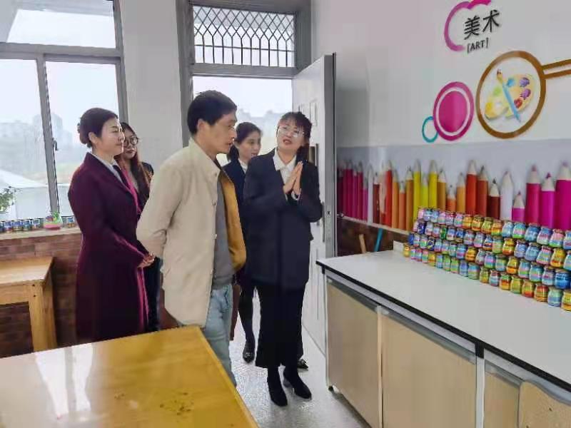 尚美迈小美术视导_html_m787f6a7e.jpg