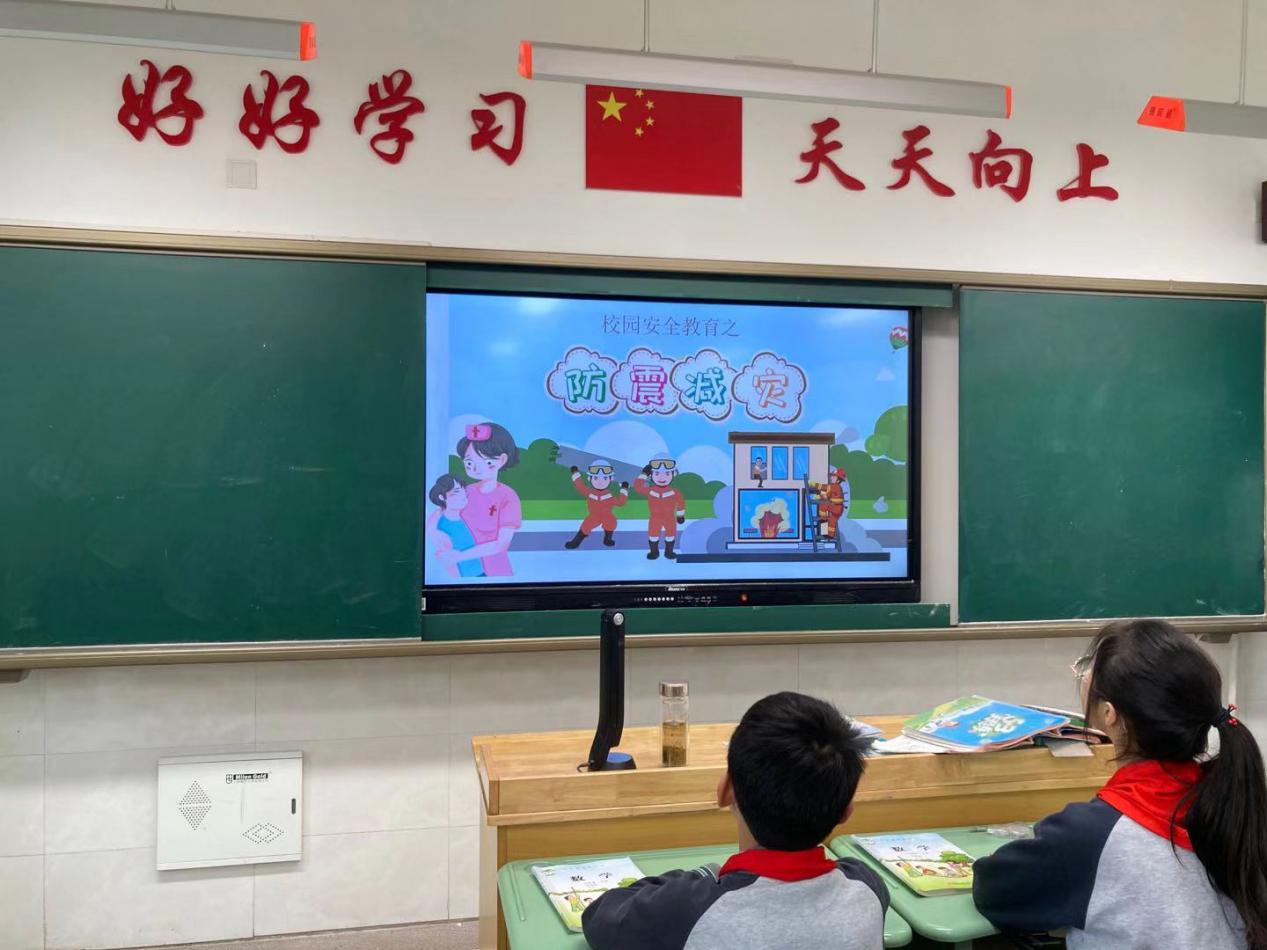 2021年4月13迈小提高应急能力 筑牢生命防线_html_m89611fa.jpg