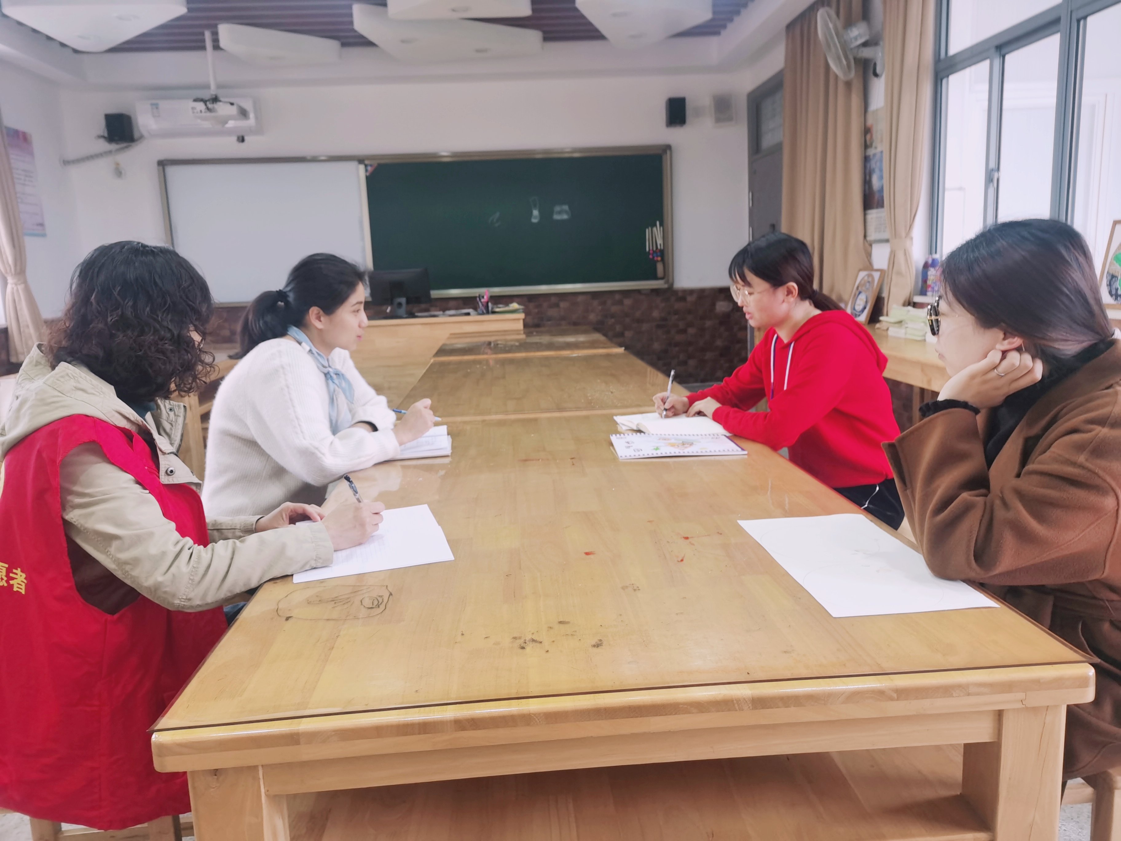 美术教研组报道4.22_html_m6d7e69c6.jpg