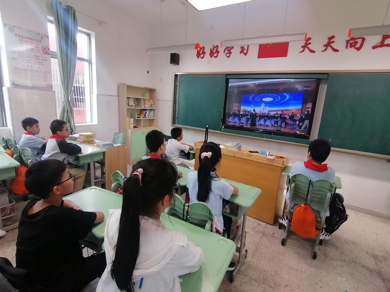 童心向党 快乐成长——迈小庆_html_m2d89815c.jpg