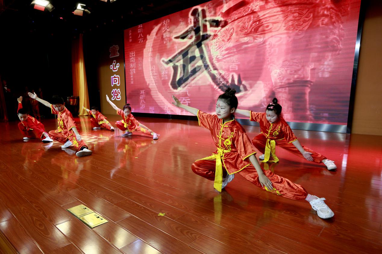 童心向党 快乐成长——迈小庆_html_661d2441.jpg