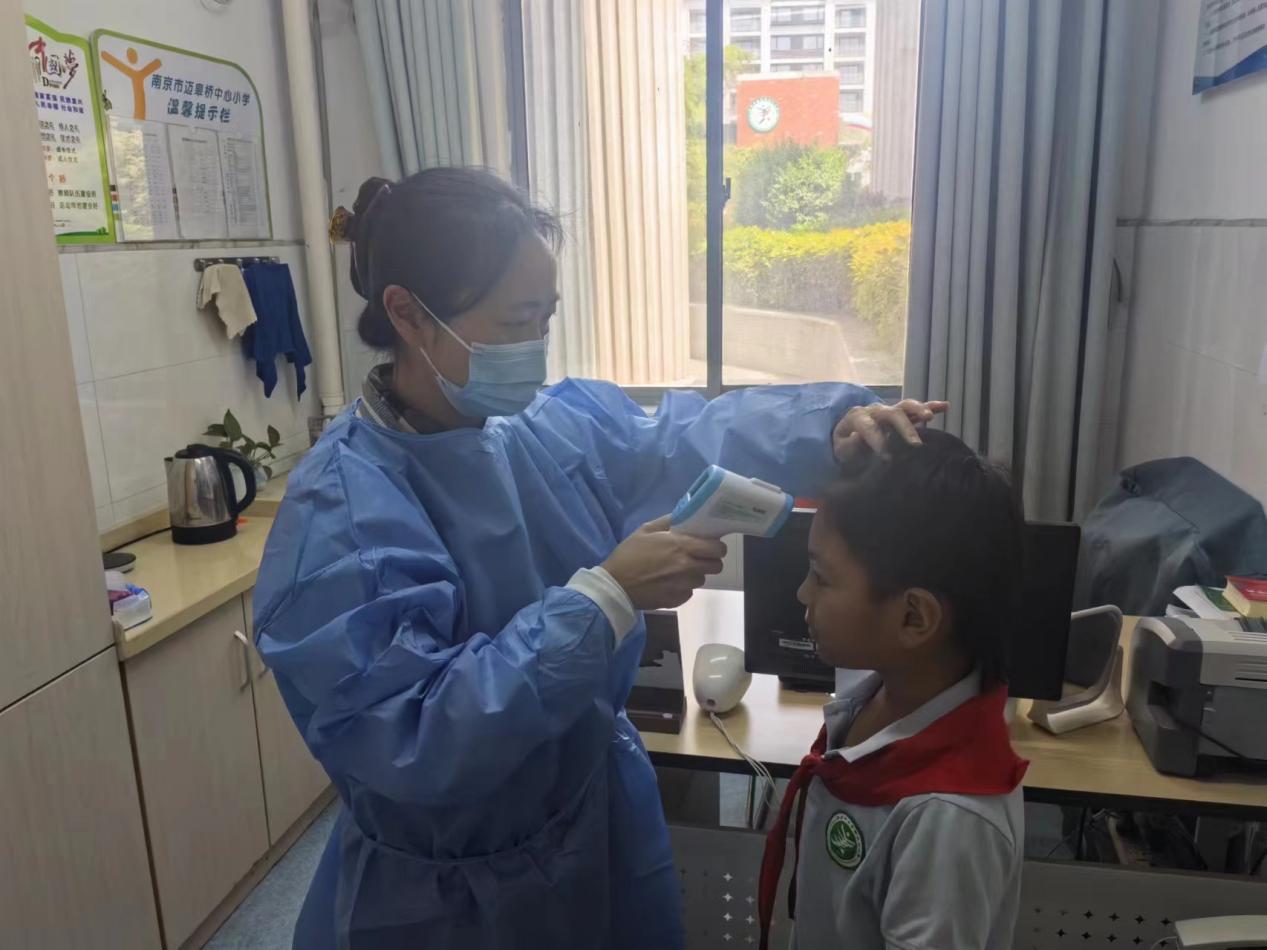 【尚美迈小·后勤保障】“预”见春季,防”护健康—迈皋桥中心小学春季传染病防控演练_html_4a16a343.jpg