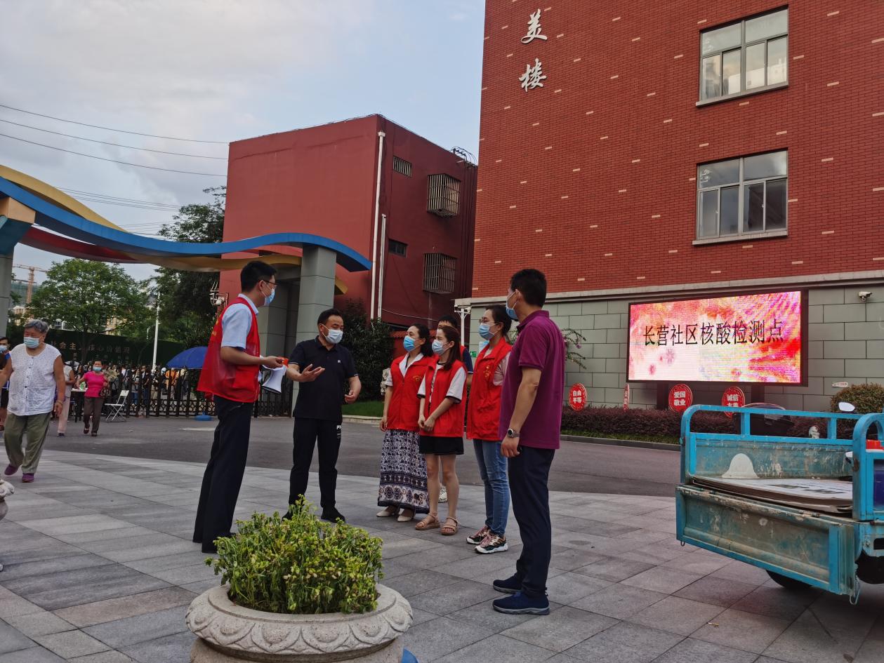 党员志愿者报道(3)_html_4fafb7bf.jpg
