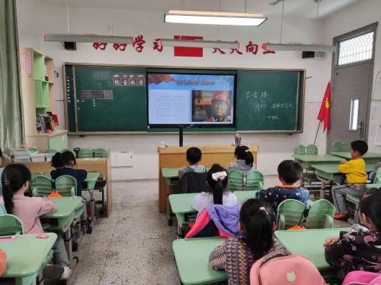 学雷锋主题班队会_html_m2939eed7.jpg