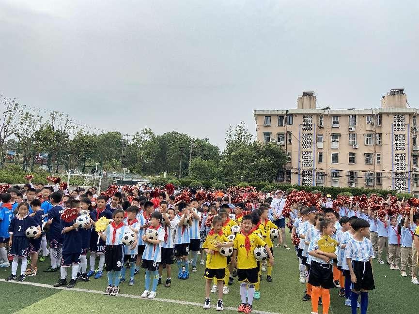 优秀尚美娃,放飞足球梦--2022年迈皋桥中心小学第七届“校长杯”班级足球联赛_html_m49216b22.jpg