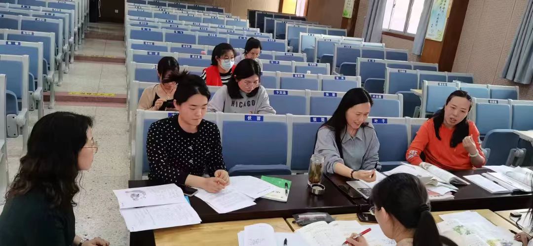 李洁事迹(2)_html_m4e31d92d.jpg