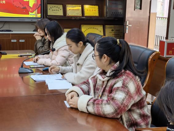 学习第十九届中央委员会第六次全体会议报道(1)_html_89da2e7.jpg