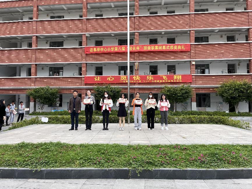 2023.5.22足球班级联赛颁奖报道_html_m79f0f7d6.jpg
