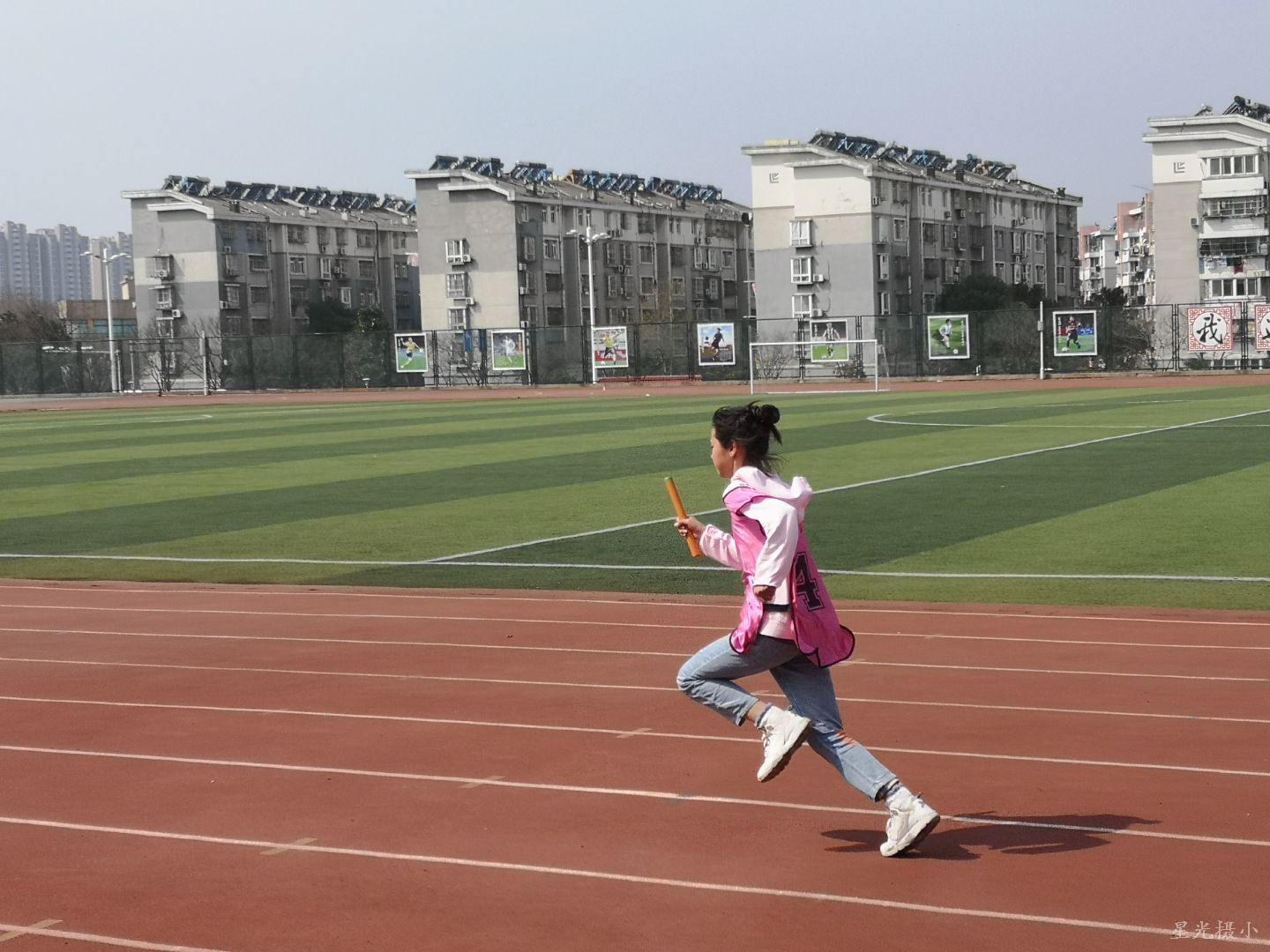 我校学生比赛中.jpg