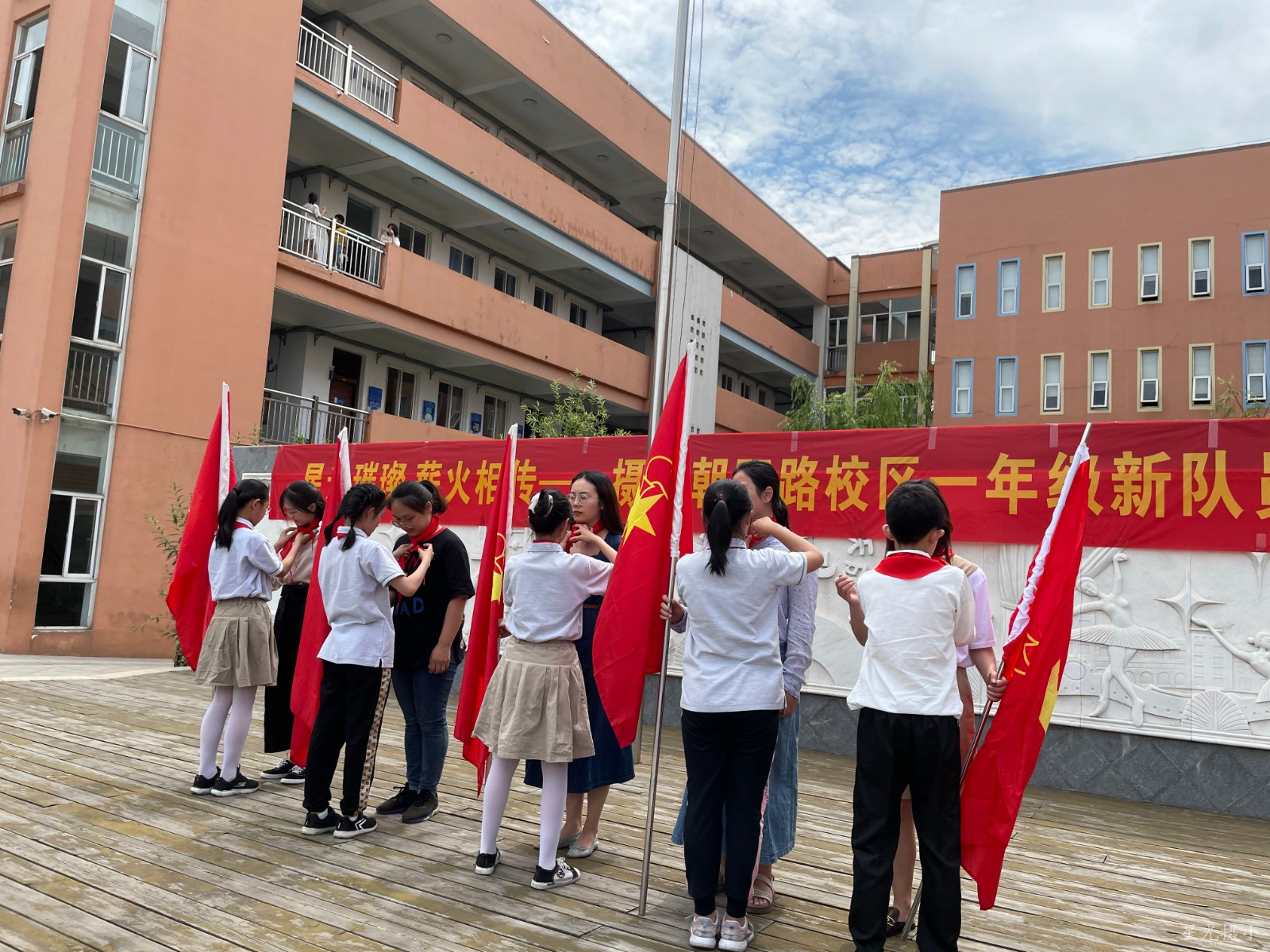 授中队旗.jpg