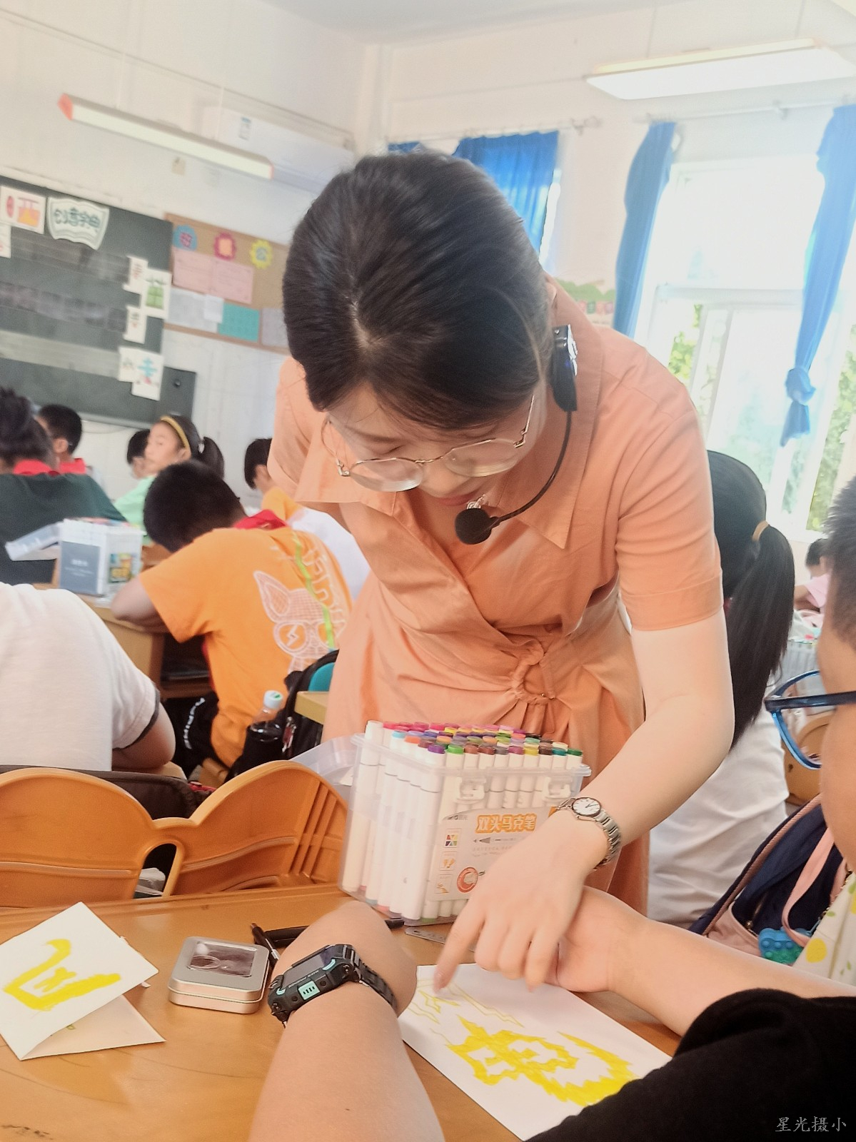 2指导学生.jpg