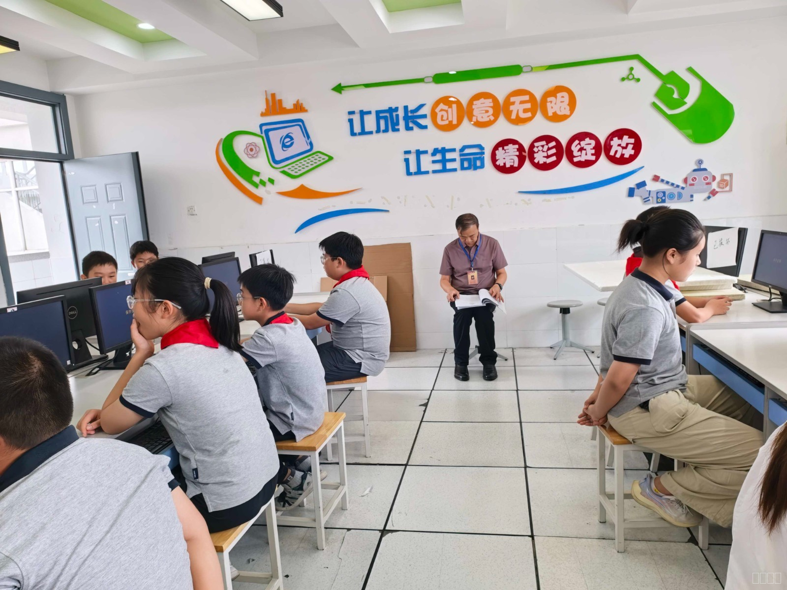 陈督学听课.jpg