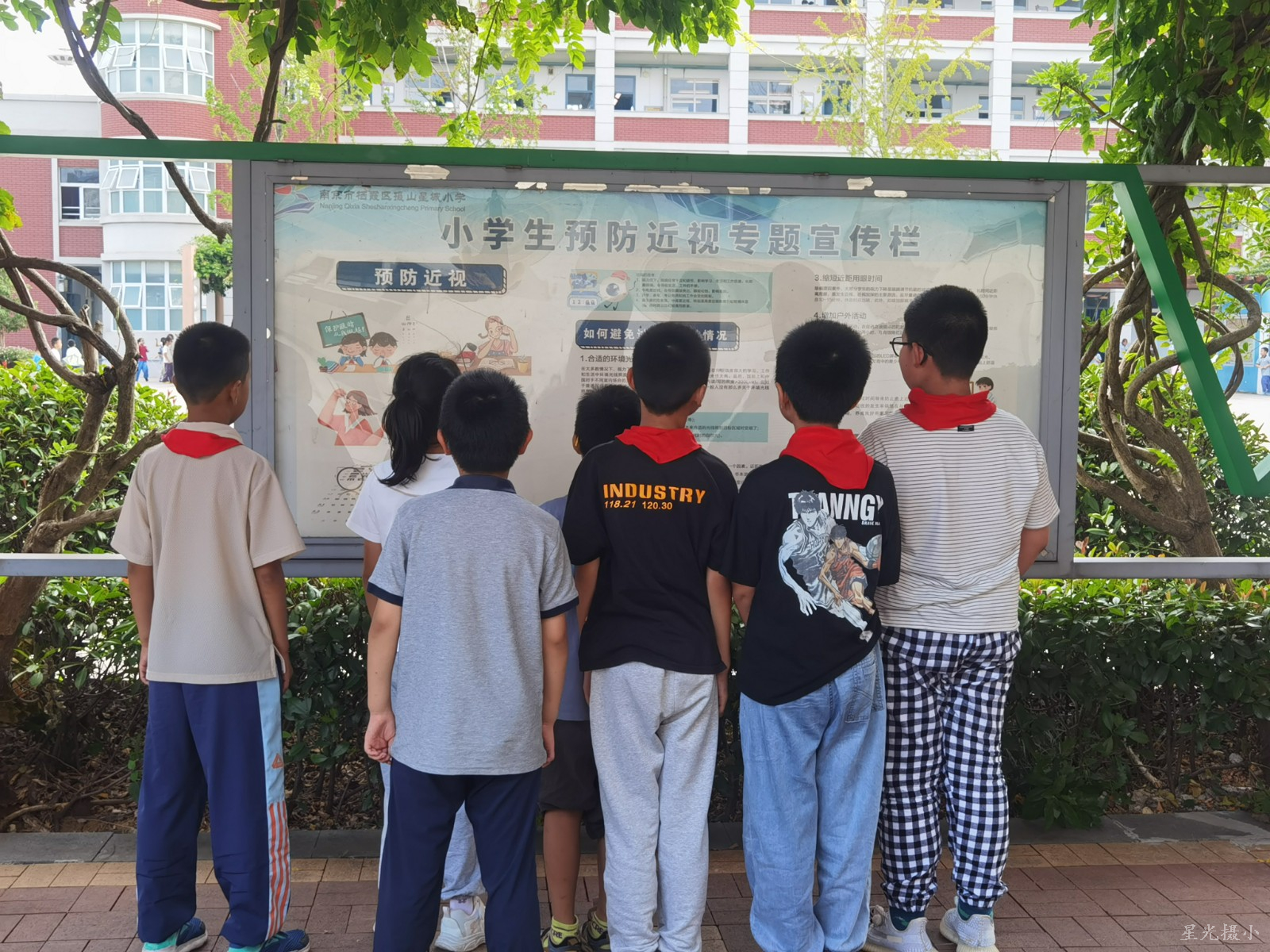 宣传栏.jpg