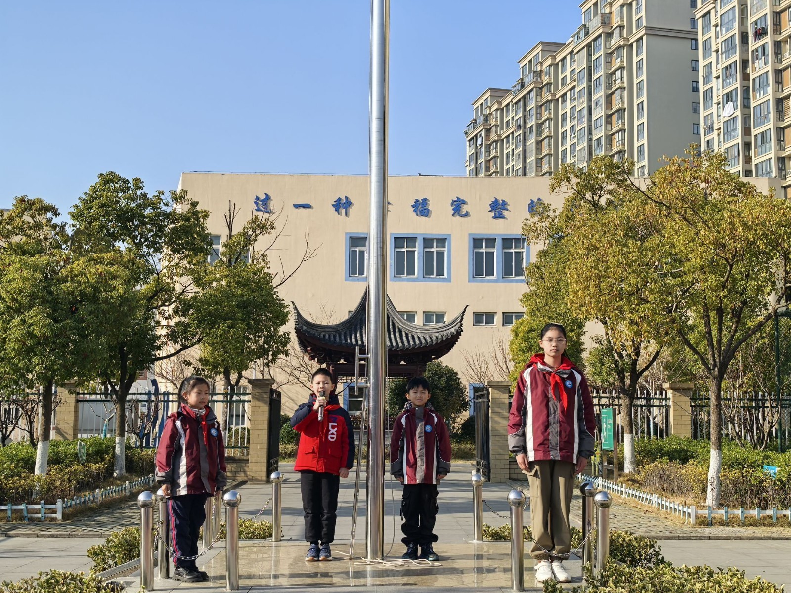 升旗手介绍.jpg