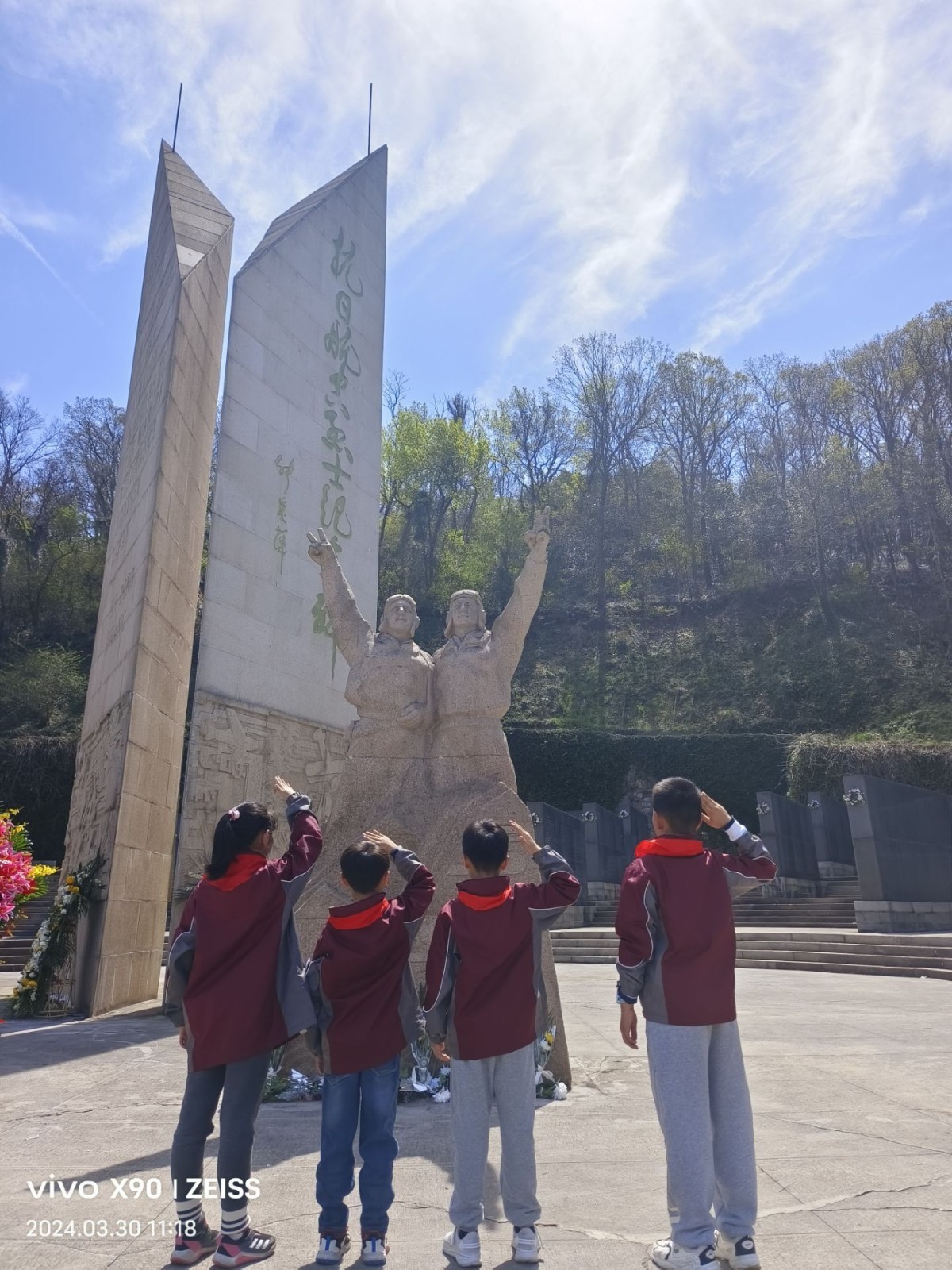 【星光摄小】清明祭英烈 精神永流传——摄小天佐路校区三（1）中队清明节寻访活动报道