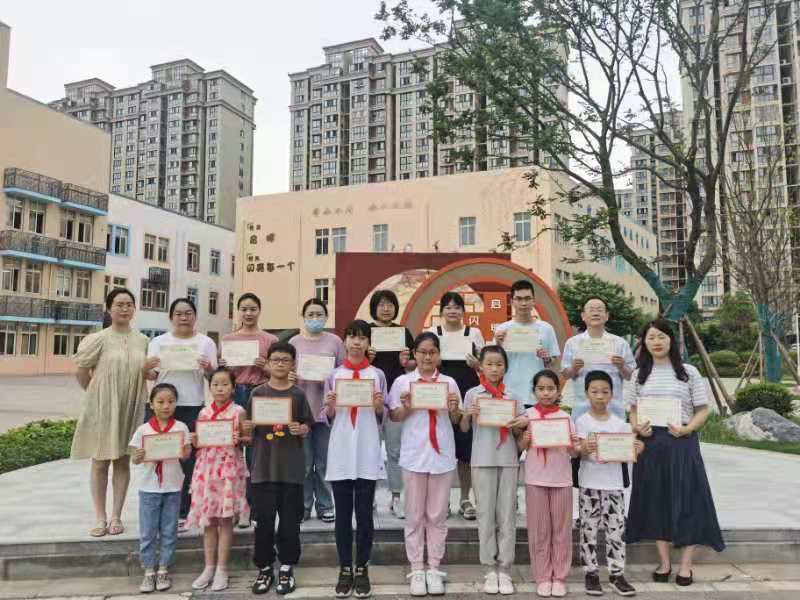 师生合影.jpg