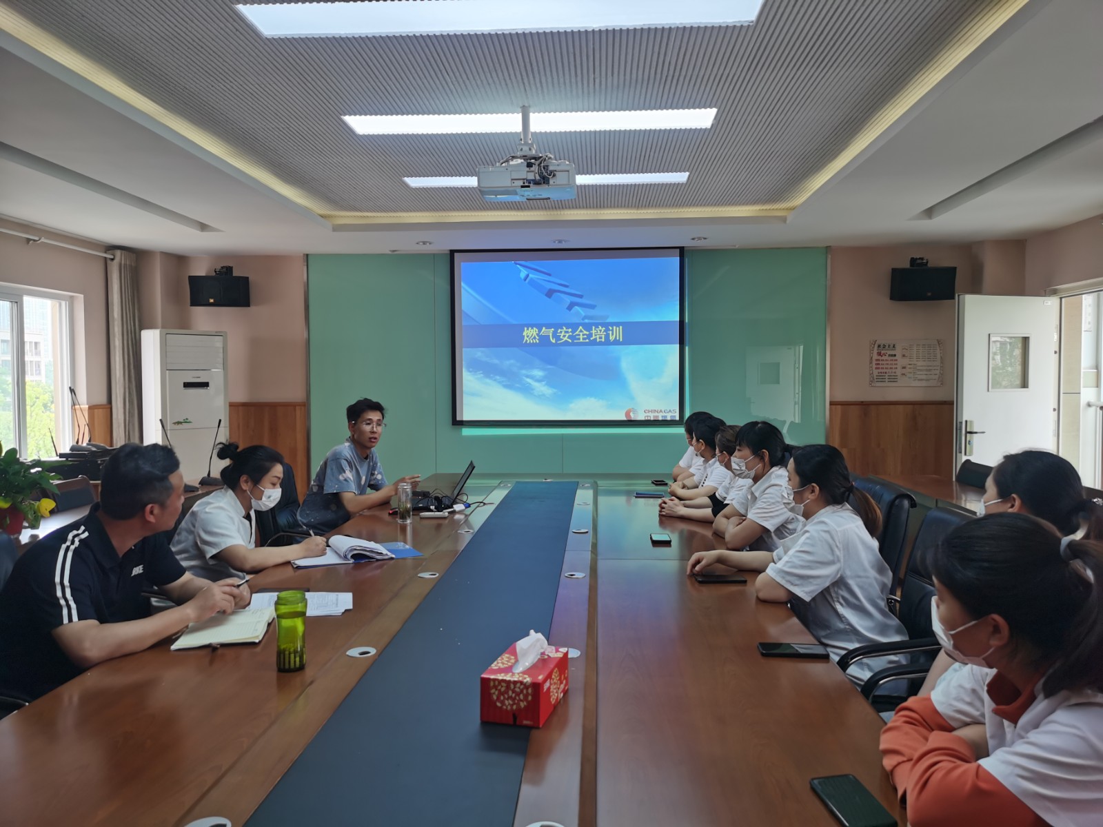 【星光摄小】（安全第一）摄山星城小学开展食堂工作人员燃气安全培训