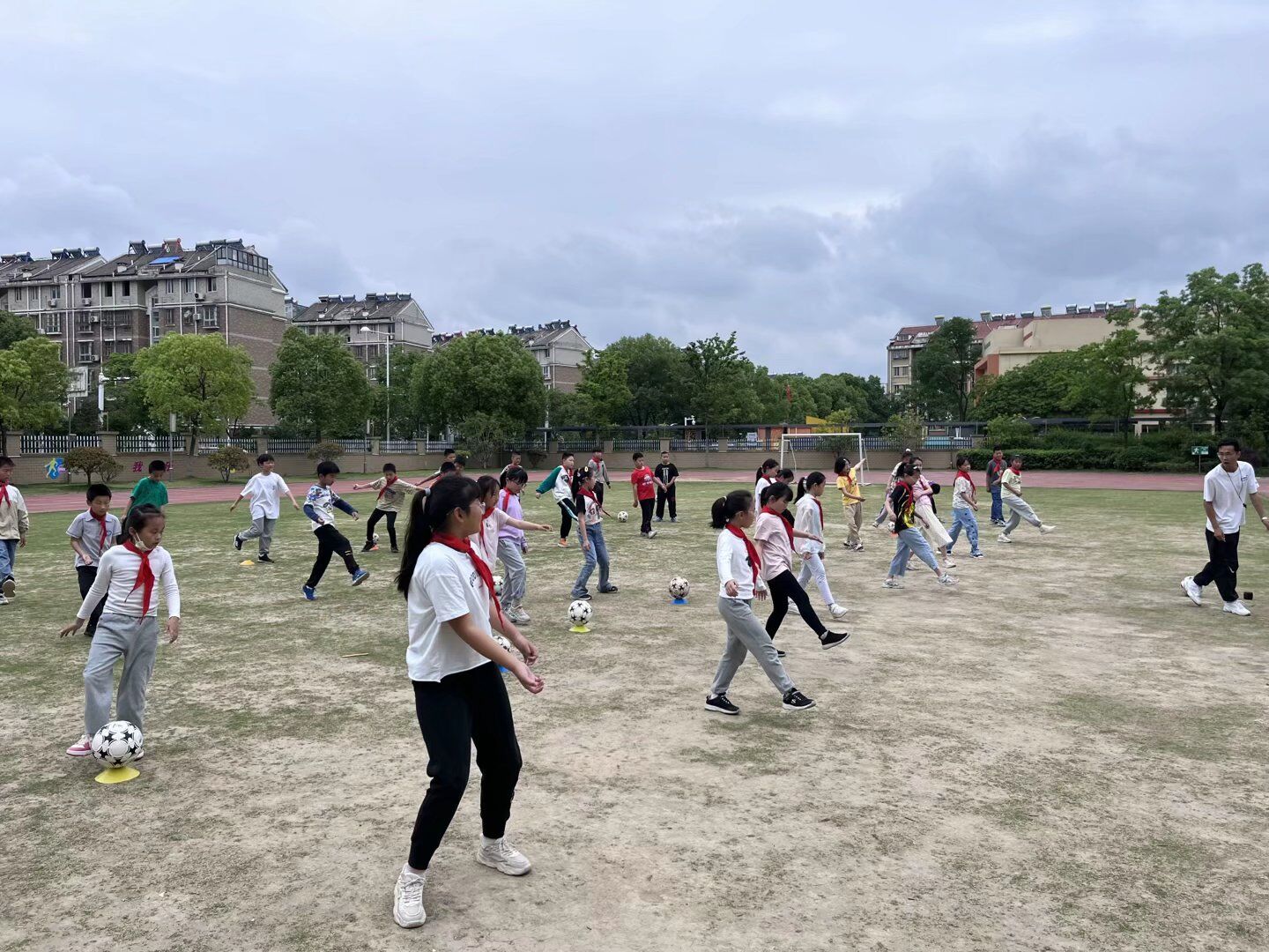 【星光摄小】小学足球技能结构化教学的探索 ——体育组教研活动（五）