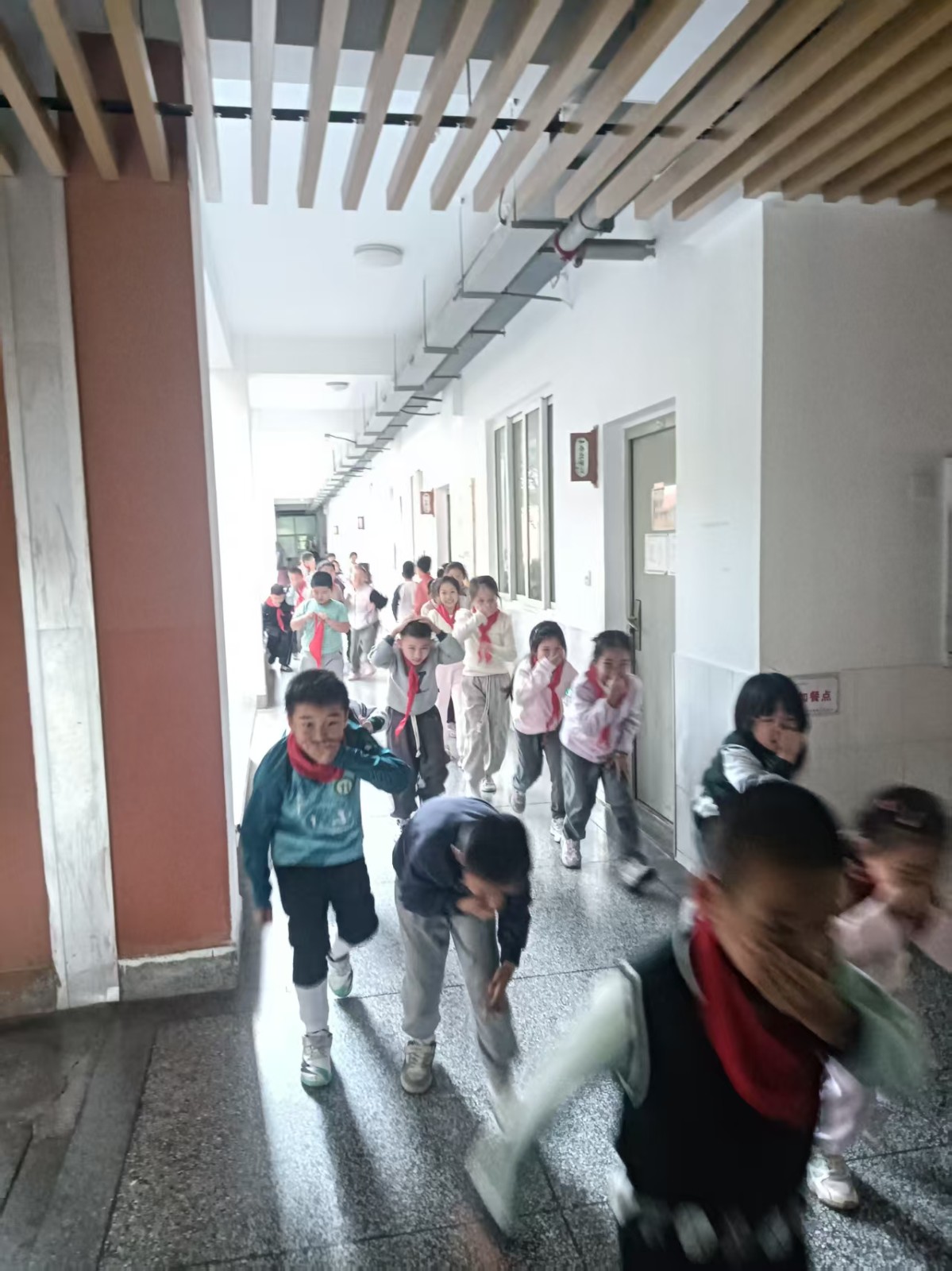 走廊逃生画面.jpg