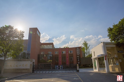学校南门.jpg