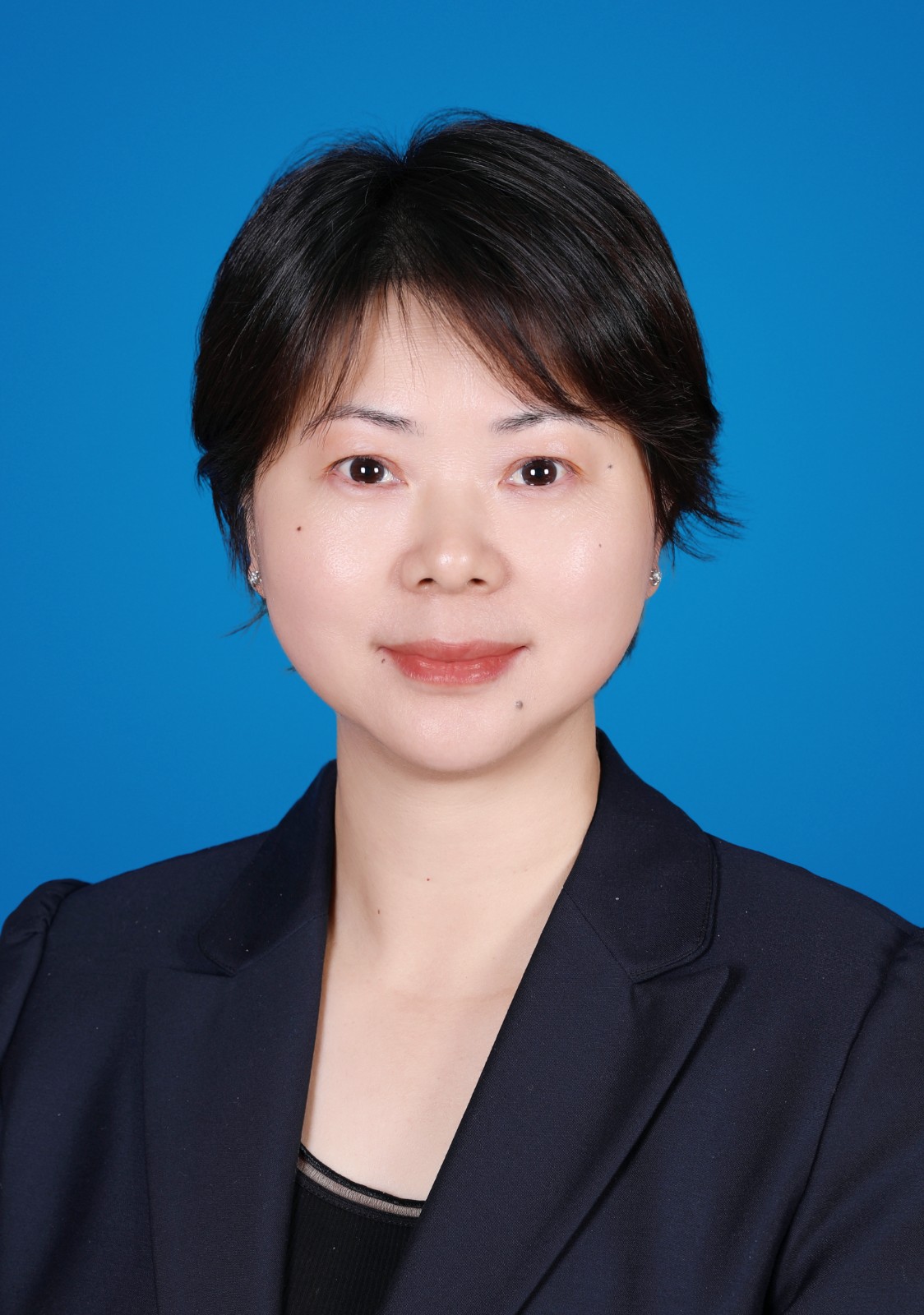 曹金花证件照 (2).jpg