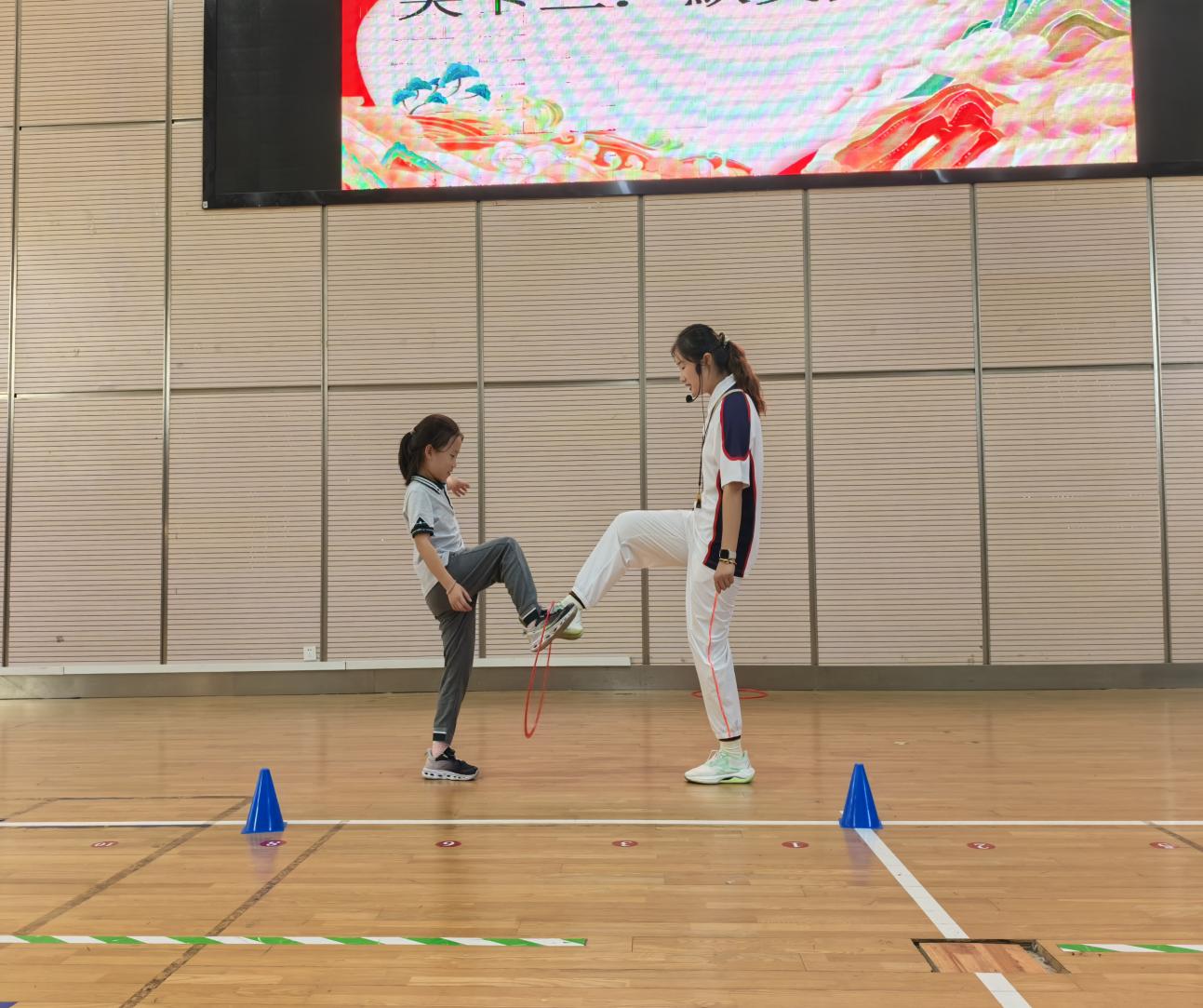 小教研，大思路——体育组教研活(1)_html_63e8d86c.jpg