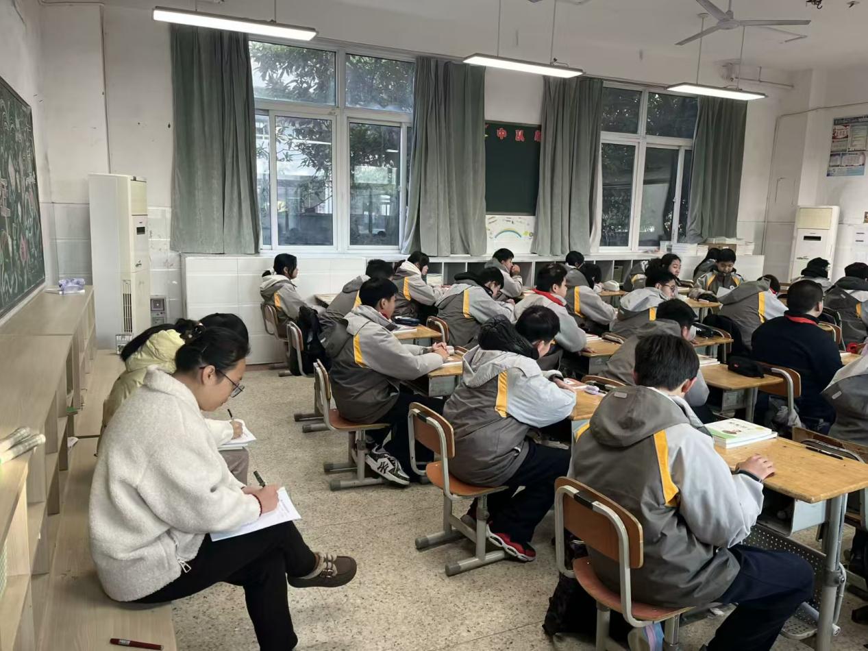 【勤耕摄园】任教精通方有力，育人有法蔚成风——摄山中学开展期初教学常规检查活动_html_19bb1c0d.jpg